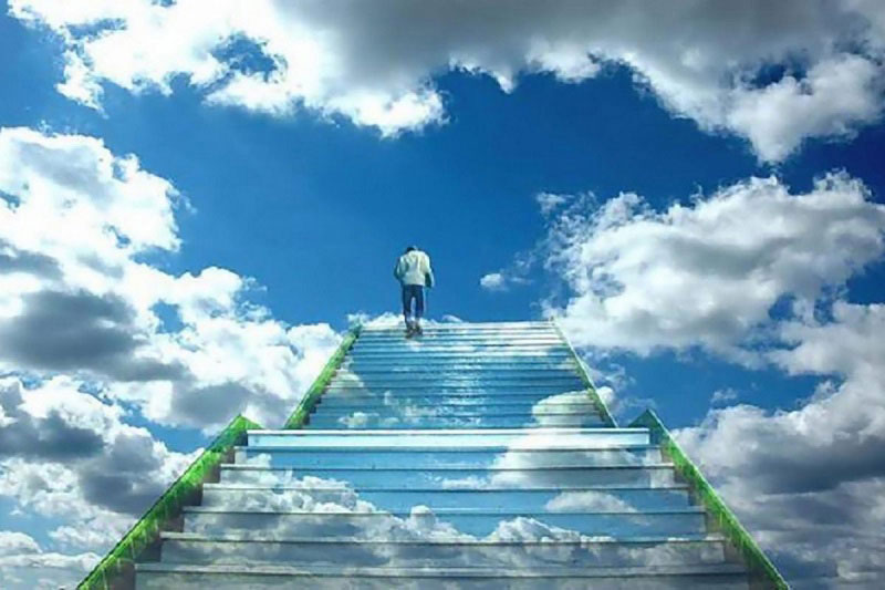 تردد آدمی در میانه ی مسیر بلند اسفل السافلین تا اعلی علیین 
