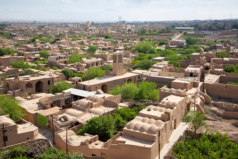 از طریق نمایشگاه‌ها، جشنواره‌ها و مبادلات دانشگاهی، ابتکارات فرهنگی معاصر به حفظ و قدردانی از میراث مشترک در امتداد مسیرهای تجاری باستانی کمک می‌کنند.