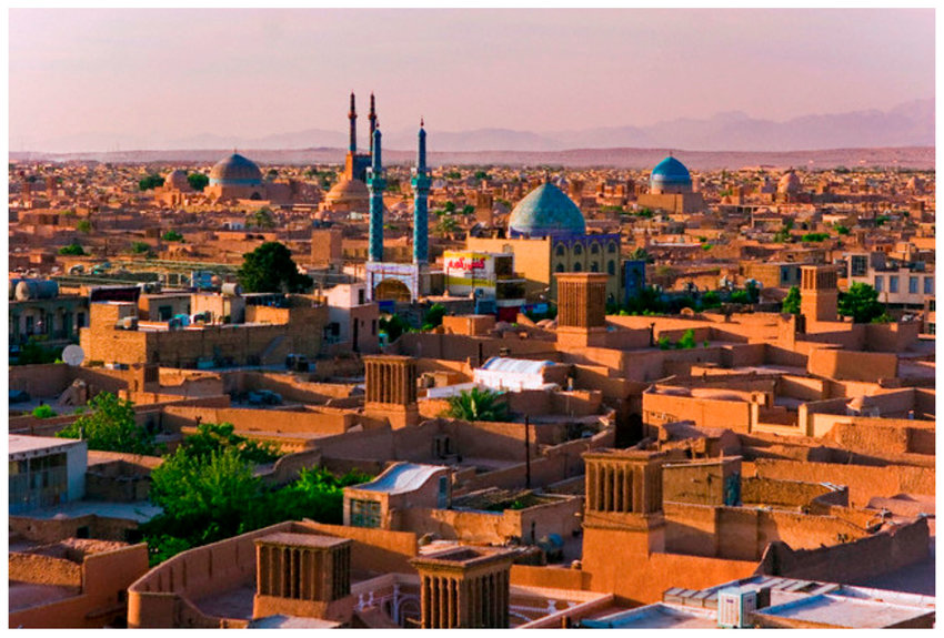 موقعیت استراتژیک این استان بین مرزهای شرقی و غربی ایران، قرن هاست که آن را به یک قطب تجاری مهم تبدیل کرده است.