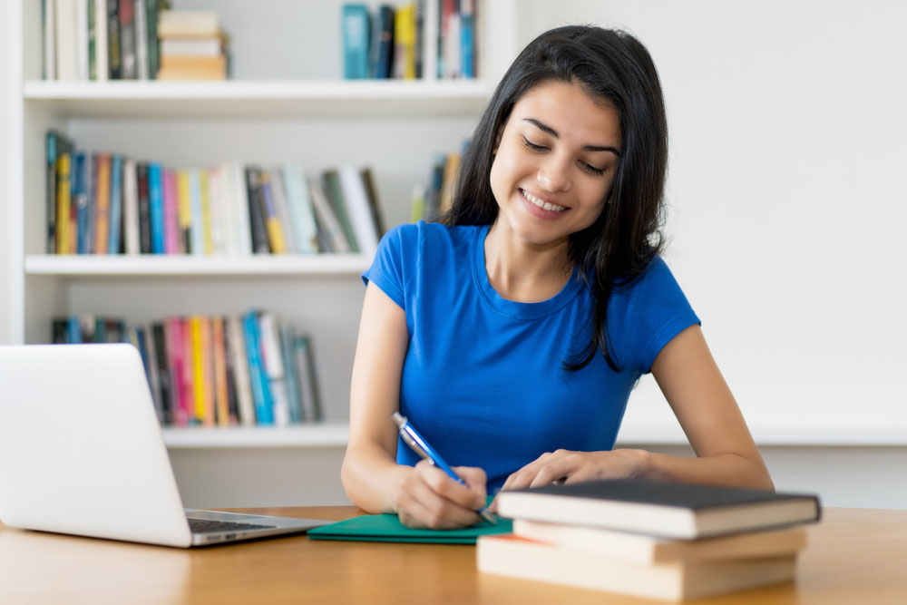 کتاب ها بینش های ارزشمندی را در مورد صنایع مختلف، مهارت های رهبری، کارآفرینی و خودسازی ارائه می دهند.