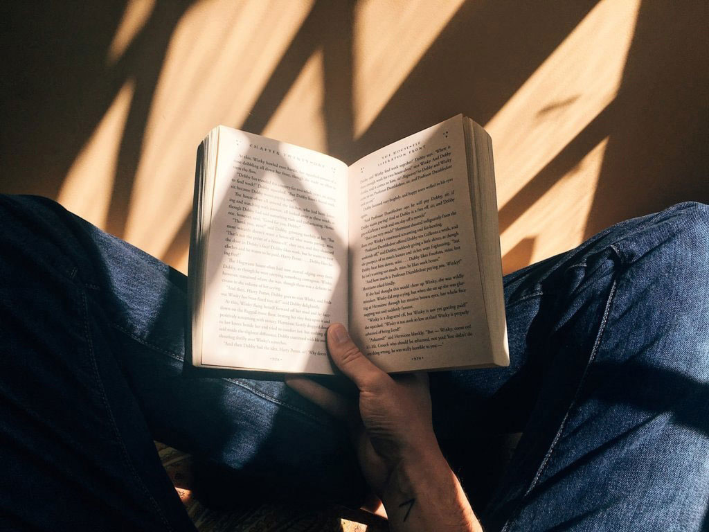 اکثر عوامل اثرگذار و نقش آفرین، دغدغه ی رشد فرهنگی جامعه را نداشته و در بسیاری از موارد، هدفشان تنها کسب درآمد بیشتر و به هر طریق ممکن است.