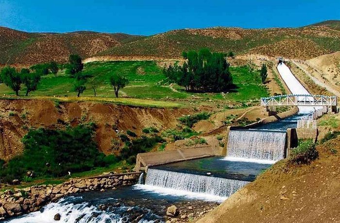 گردشگری نیز از صنایع مهم استان چهارمحال و بختیاری است.