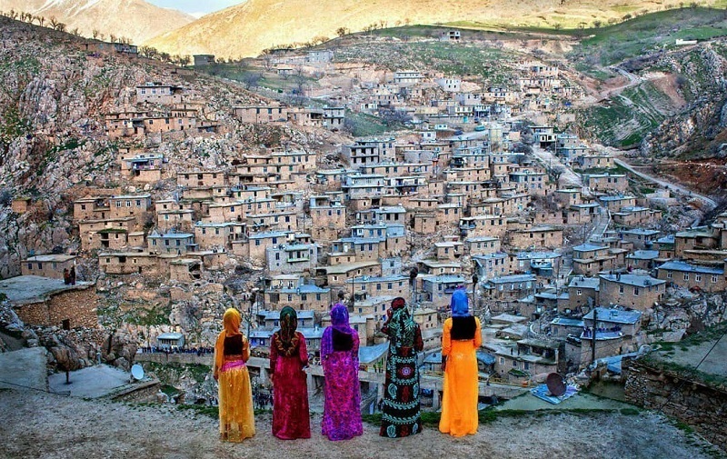 سنندج مرکز استان کردستان و خانه برخی از مهم‌ترین فعالیت‌های فرهنگی، اقتصادی و دانشگاهی ایران است.