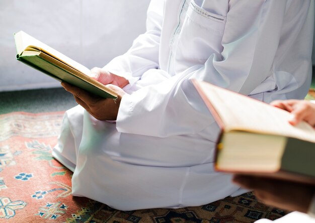 چرا باید کتاب تفسیر المیزان - جلد 6، سوره بقره آیات 89 - 107 را مطالعه کنم؟